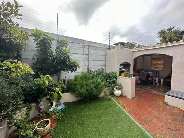 6 Bedroom Property for Sale in Tijgerhof Western Cape